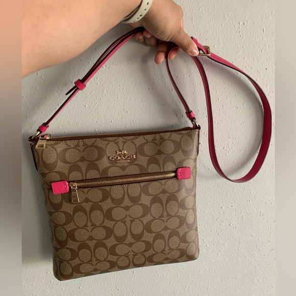 Rowan File Bag in signature Canvas COACH - Picture 2 of 16